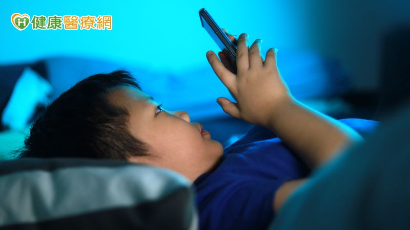 小六視力不良逾六成!專家:每週日照200分鐘降風險