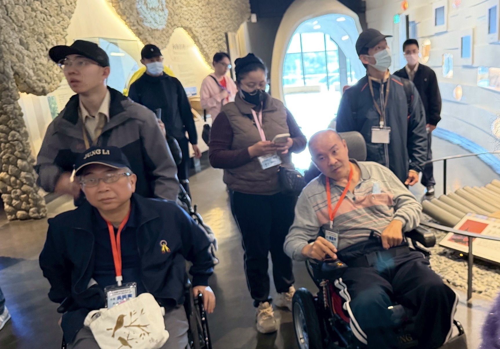 桃園舉辦生命勇士陽光學習活動 替代役醫護陪同退役袍澤踏青舒心