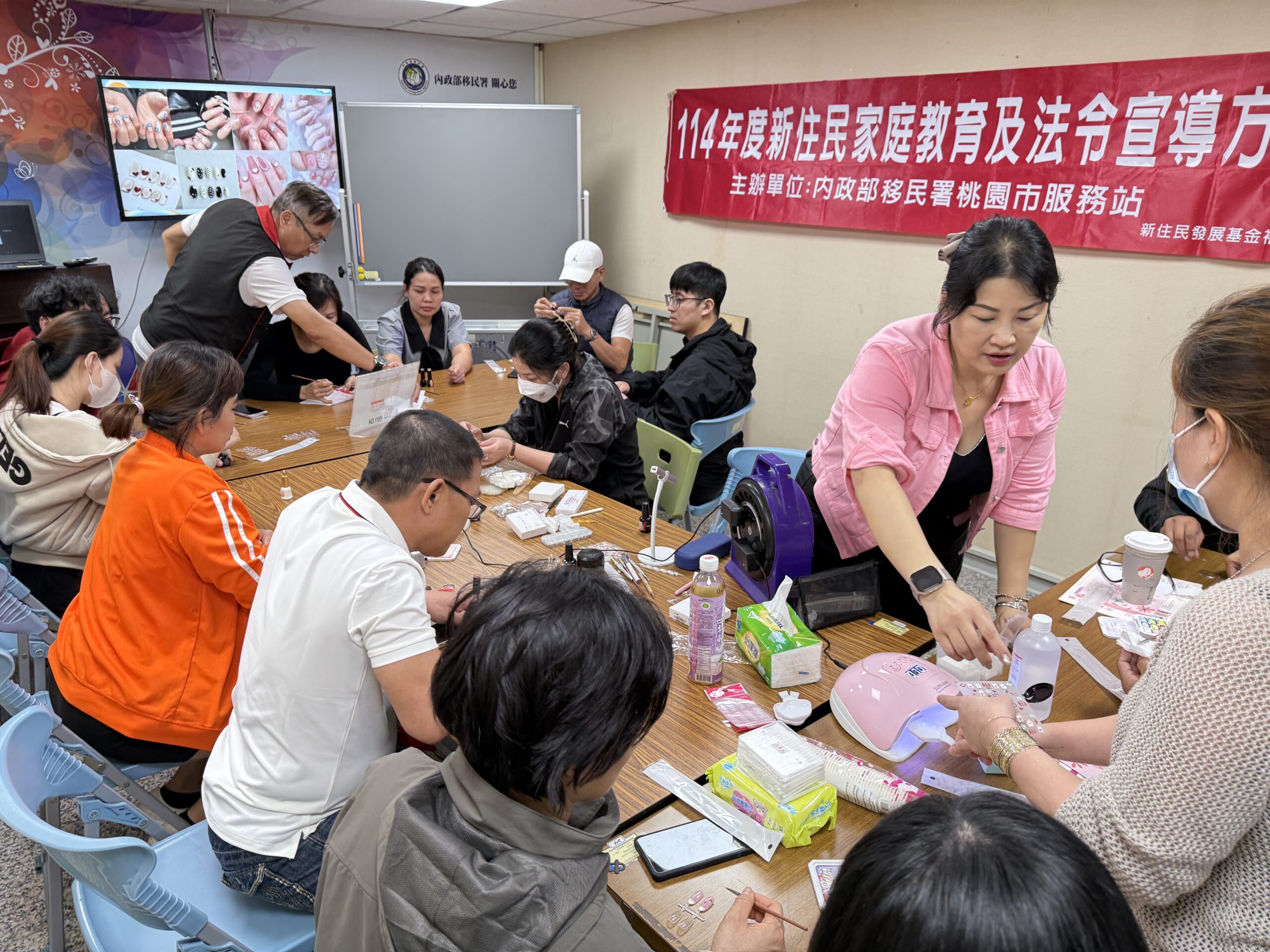 移民署桃園站助新住民交流文化 課程體驗越南指彩、學防詐觀念
