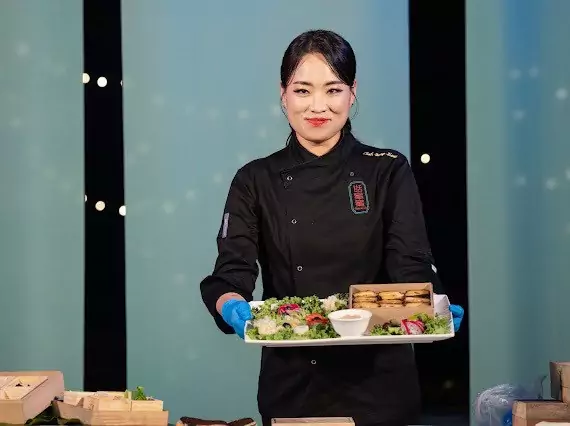 《黑白大廚》鄭智善獻藝桃園 以在地豆干演繹秋夜十一味盛宴 《黑白大廚》鄭智善獻藝桃園 以在地豆干演繹秋夜十一味盛宴