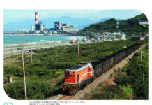 台鐵2026桌曆、月曆亮相 經典影像喚起民眾的追焦記憶