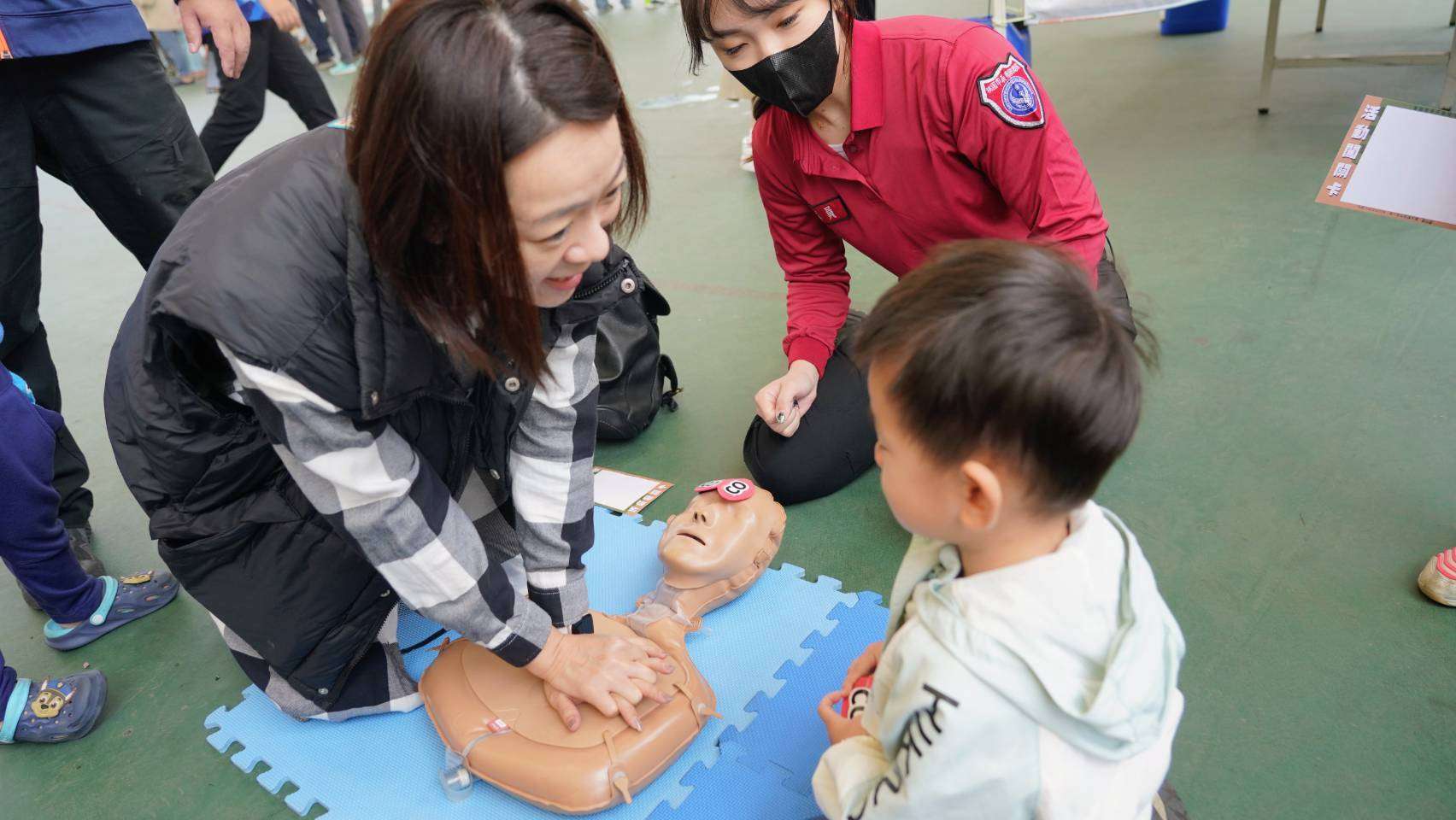 防範一氧化碳中毒!龜山消防結合棒球遊戲推冬季居家安全宣導 S 24068106 0