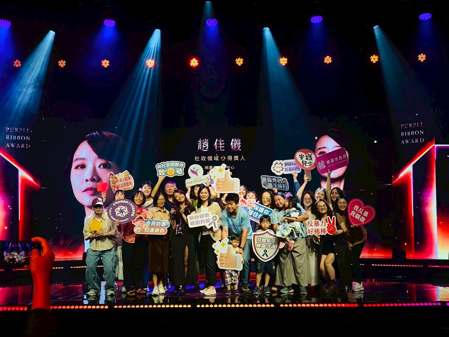 桃園社工趙家儀長年陪伴無數家庭重迎希望 榮獲紫絲帶獎肯定 S 28369038