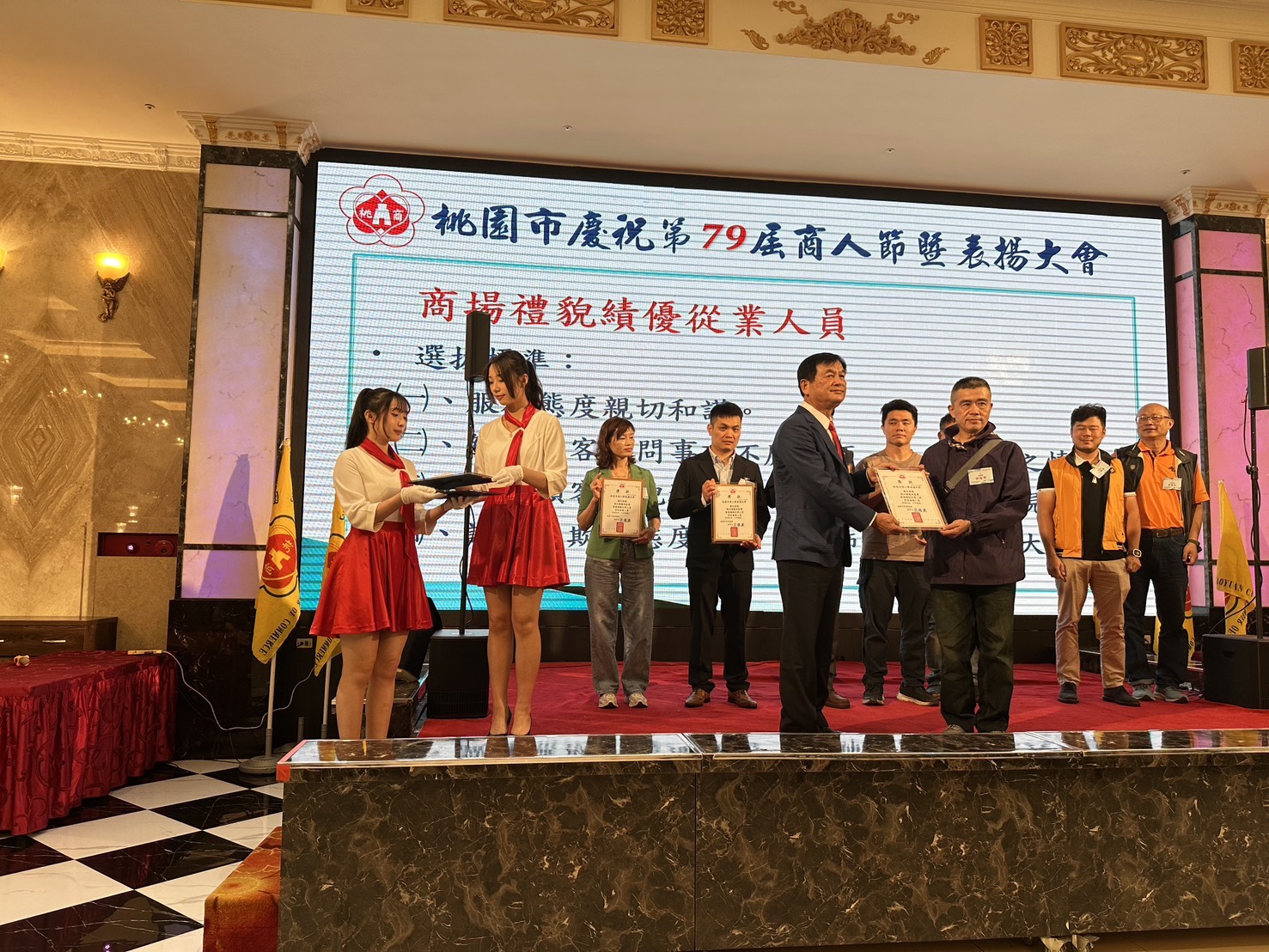 開南大學形象系擔任襄儀與接待人員 桃園商人節表揚大會圓滿落幕 S 33407135