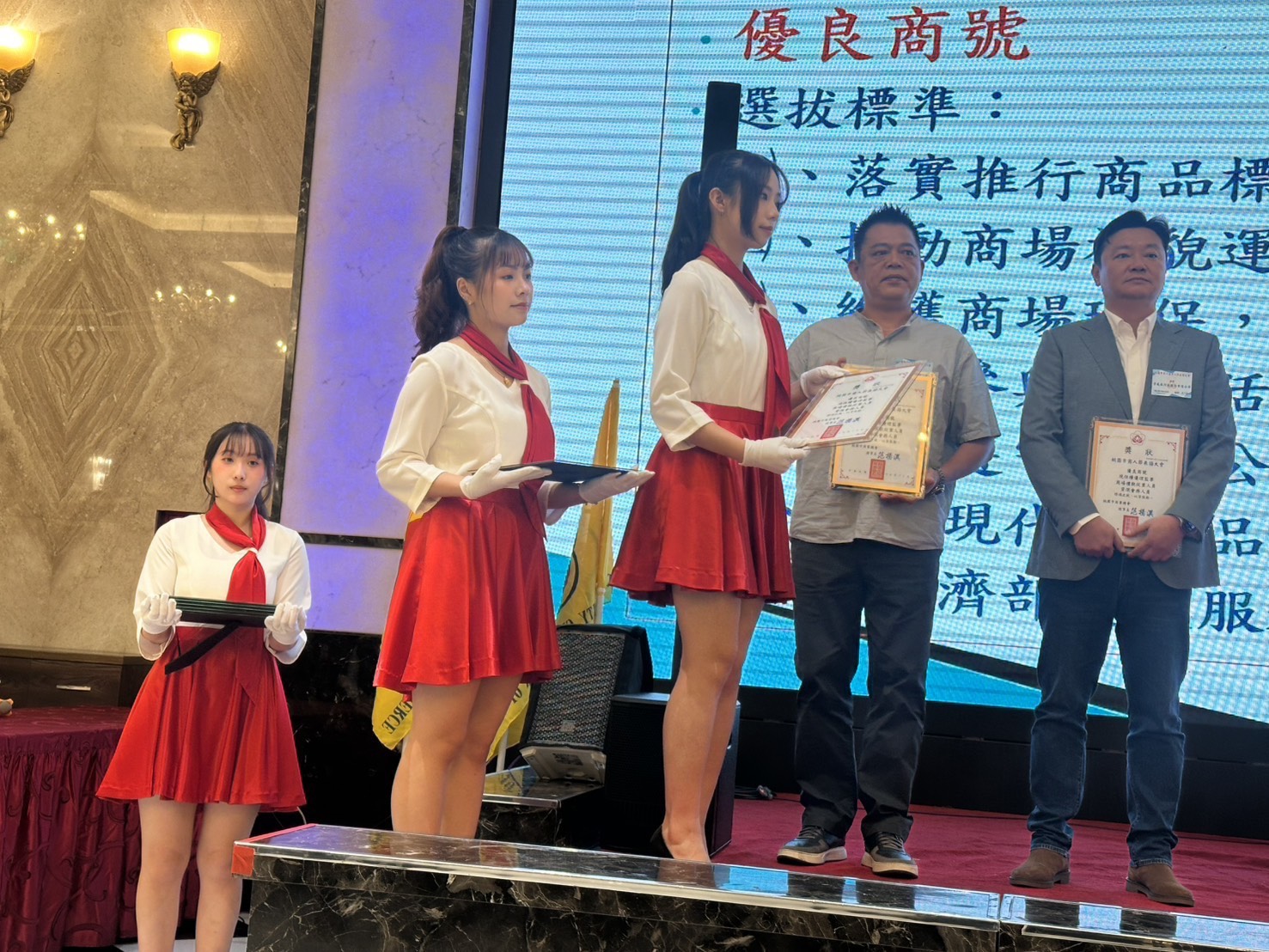 開南大學形象系擔任襄儀與接待人員 桃園商人節表揚大會圓滿落幕 S 33407137