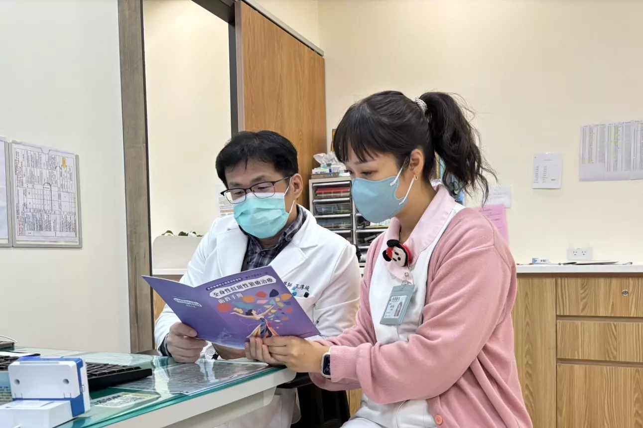 手指關節「彷彿被黏住」轉不開門把 桃園醫院提醒別輕忽這疾病 手指關節「彷彿被黏住」轉不開門把 桃園醫院提醒別輕忽這疾病