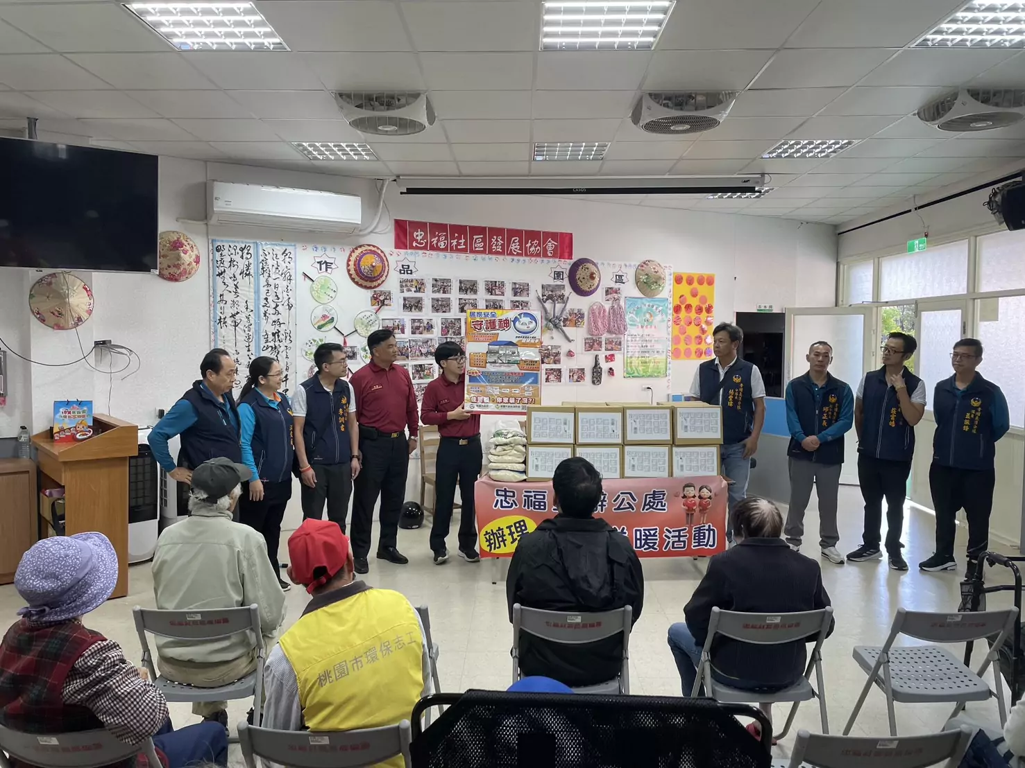 青埔消防攜手義消送暖 提醒長輩、弱勢防範一氧化碳中毒 青埔消防攜手義消送暖 提醒長輩、弱勢防範一氧化碳中毒