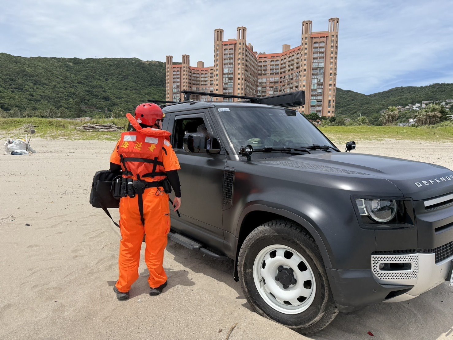 鳳凰預估17:30海警 海巡署北部分署:颱風天觀浪最重罰25萬 S 46325781