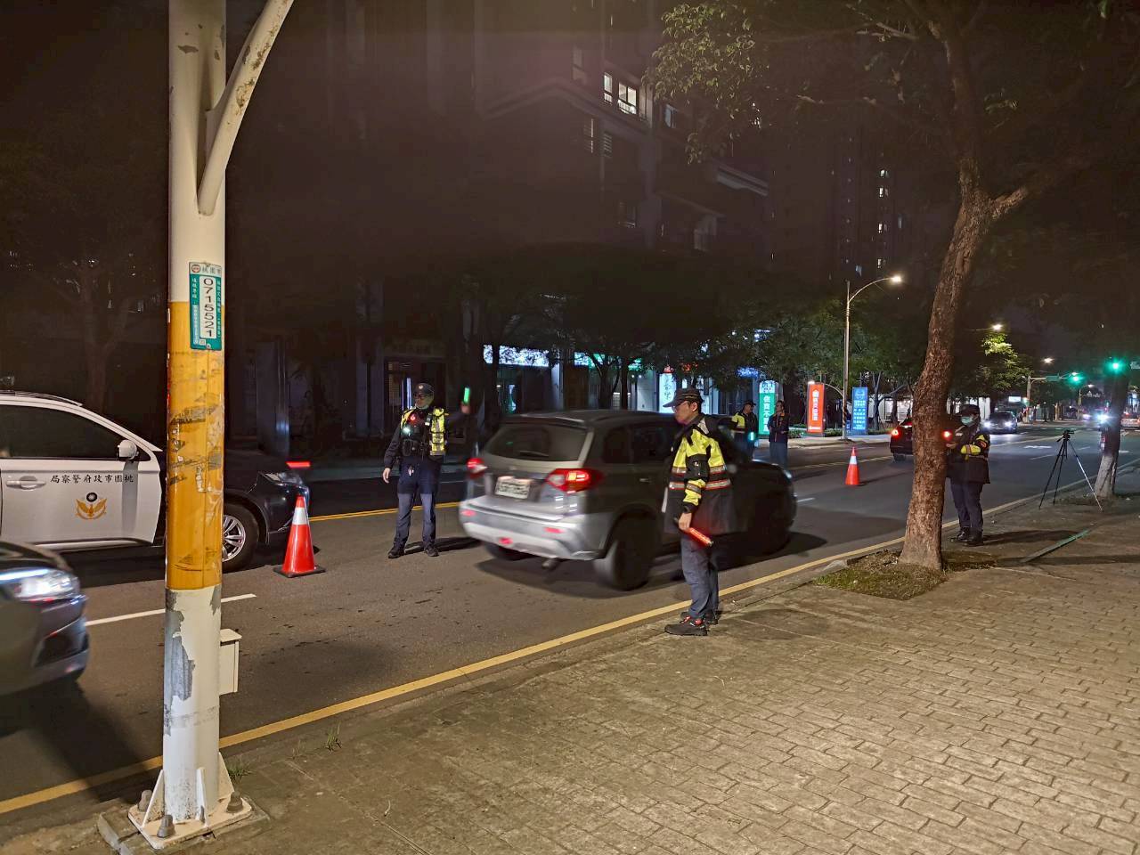 桃園騎士滑手機、行車不穩遭警方盤查 毒品唾液快篩呈陽性