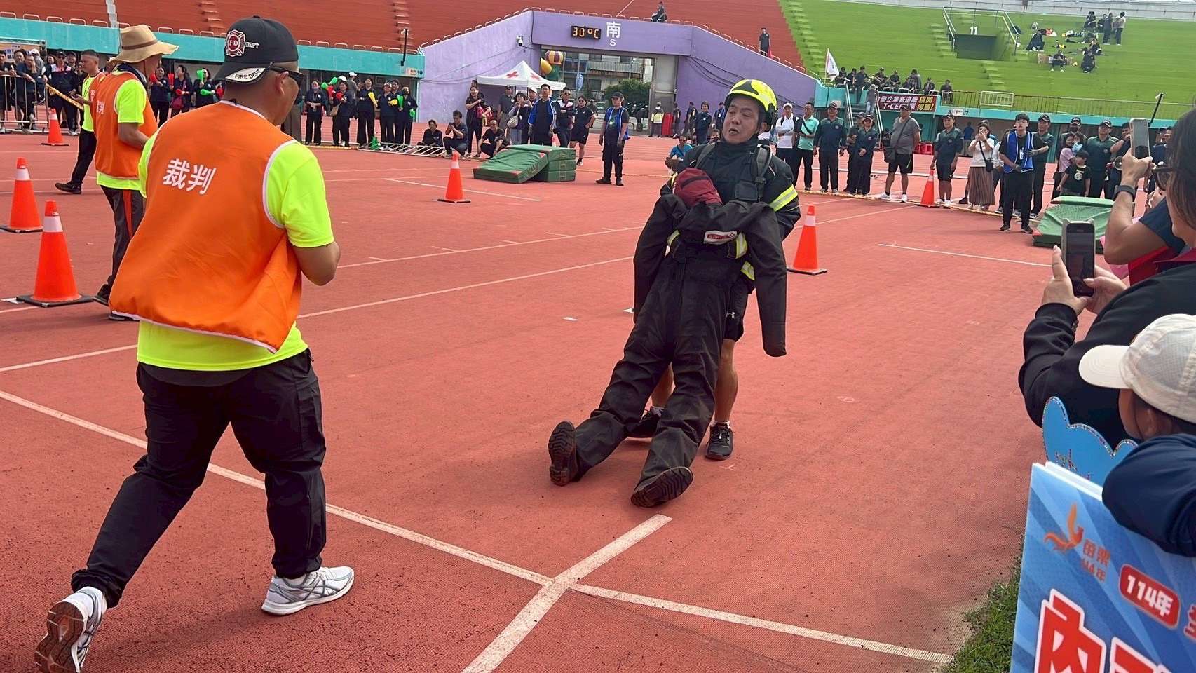 桃園義消全國交流競賽展專業 火災搶救男女組榮獲特優 S 48381966 0