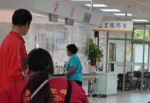 【有片】醫院內突爆激烈衝突 婦人怒摔設備遭以現行犯逮捕