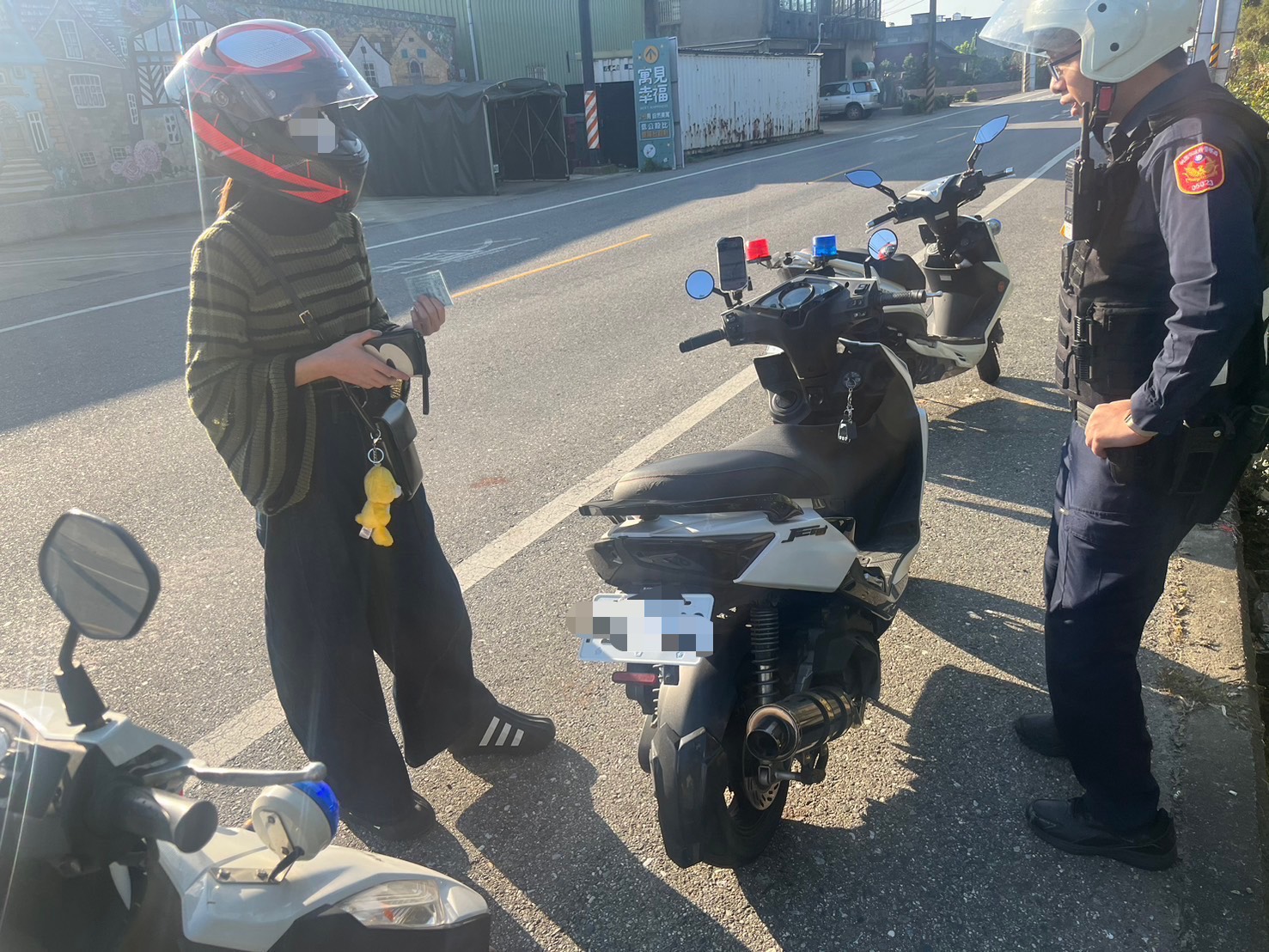 楊梅警啟動「行人交通安全大執法」強化取締車不讓人與行人違規 S 77217801 0