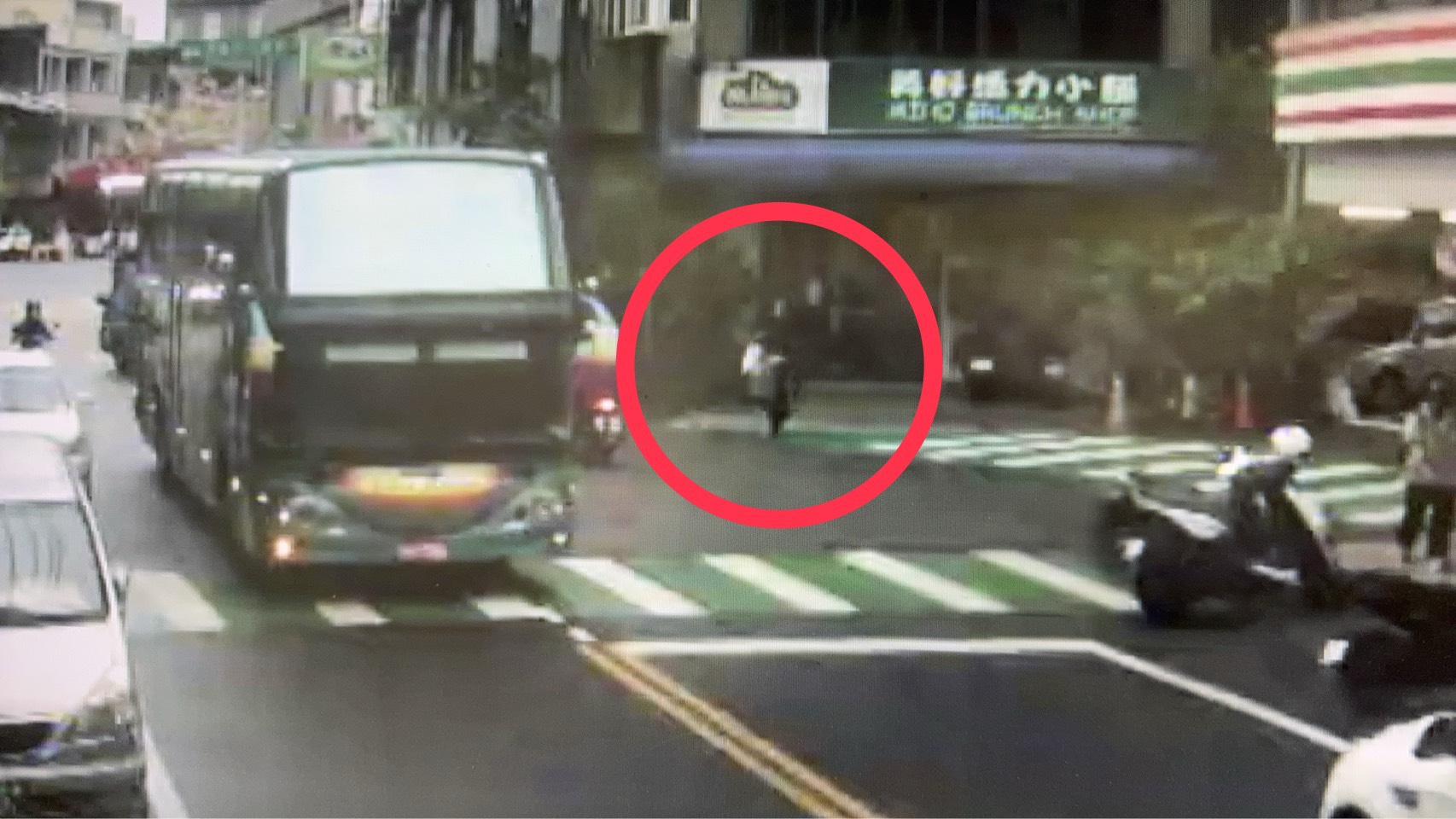 楊梅女洗衣掉錢包焦急求助 警靠1招火速找回 S 77332652 0