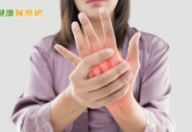 手腕疼痛又僵硬?小心「媽媽手」找上門