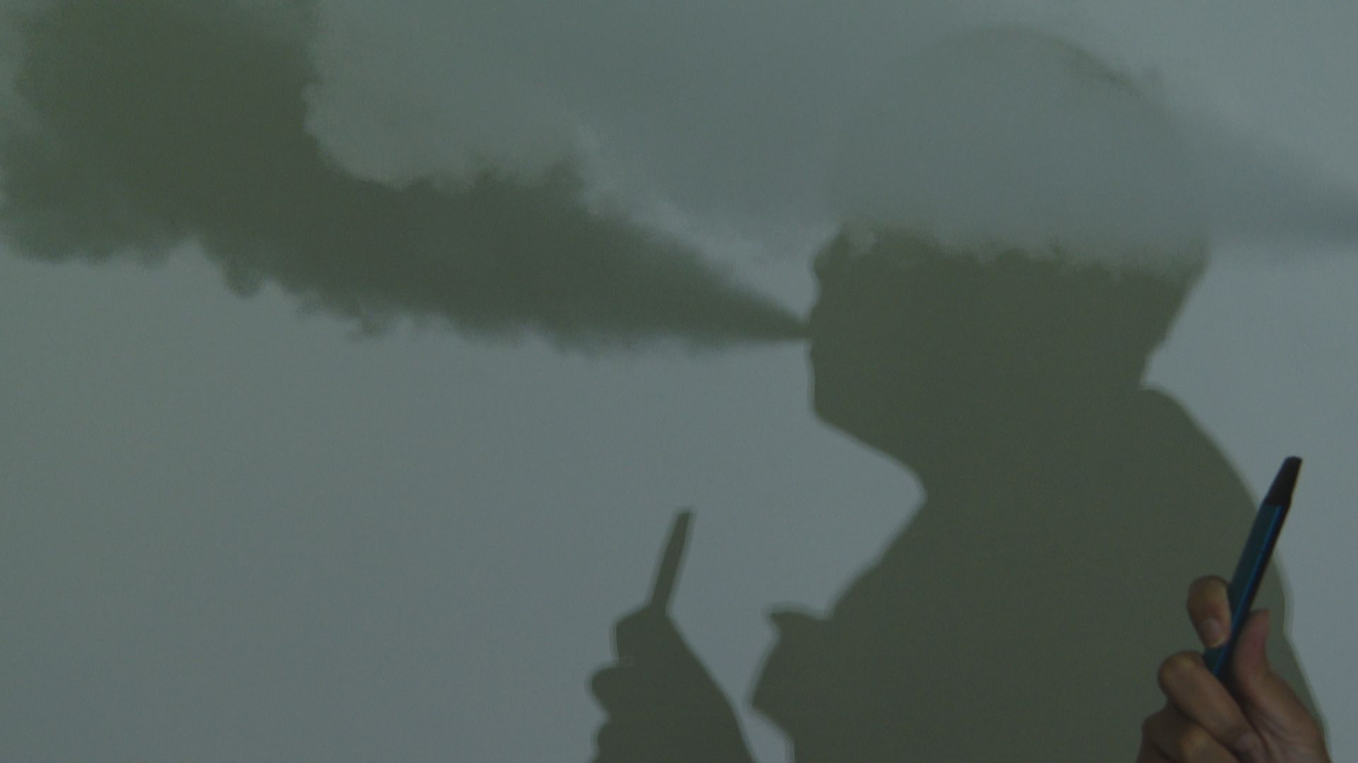 長榮航班乘客躲廁所抽電子煙 桃檢依干擾飛航罪起訴