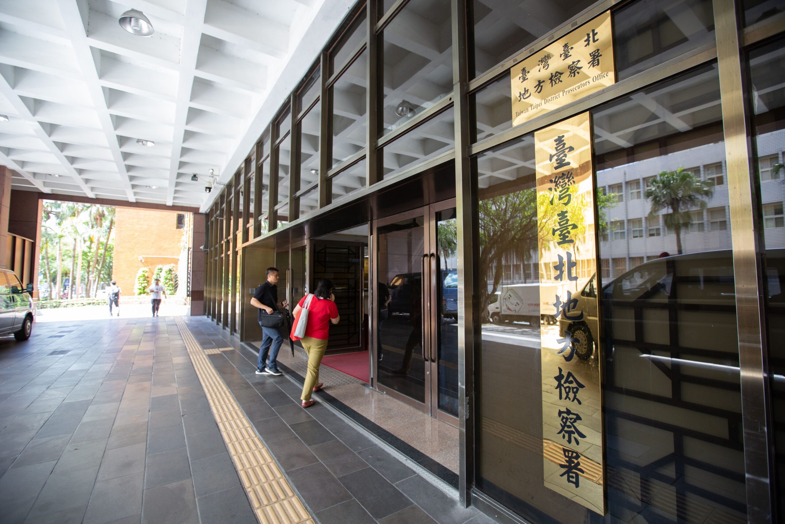 憲兵中士缺錢加入中共神祕「臥龍會」 看劇寫心得拿30萬遭起訴