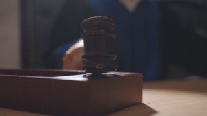 男打輸官司找人寫狀投訴　捏造法官嗆「我最大」遭誣告罪起訴