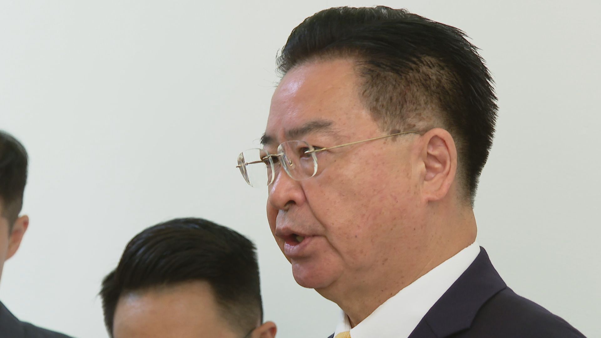 吳釗燮模仿中國外交部圖卡回嗆霸權 狠酸林劍「垃圾話發言人」