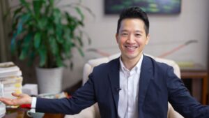 桃園市長綠營人選？黃暐瀚：無懸念是何志偉　名嘴認證「確實走入地方」