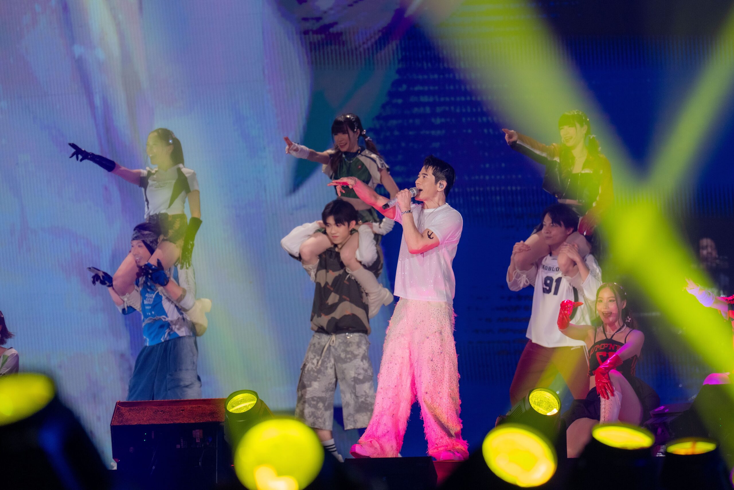 郭富城出道35年首攻雄蛋 揪台粉尬舞《鯊魚寶寶》萬人嗨翻