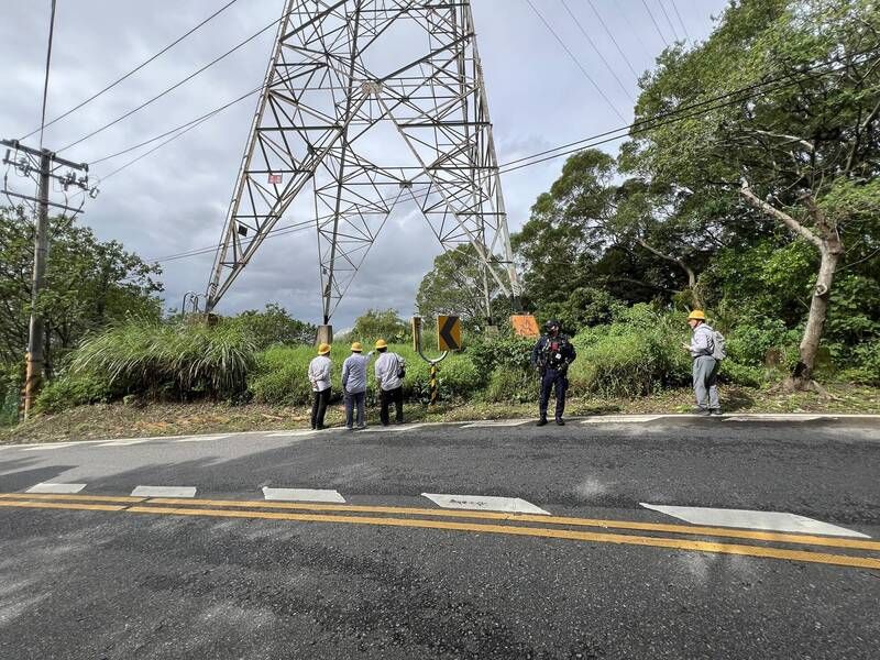 虎頭山公園驚見「男子吊掛電塔」 穿反光背心、年約30身分待釐清