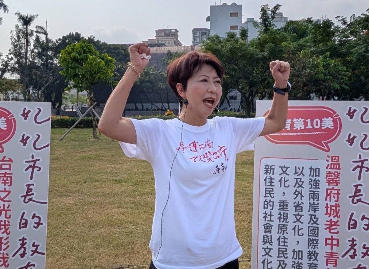 陳亭妃完成初選登記 喊話成為「最強母雞」帶領台南前行