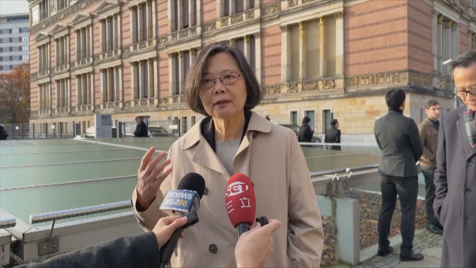 小英特調「台德」珍奶 IPAC創辦人將訪台1/ 經典畫面!蔡英文紀念柏林圍牆倒 腳跨「昔東西德交界」