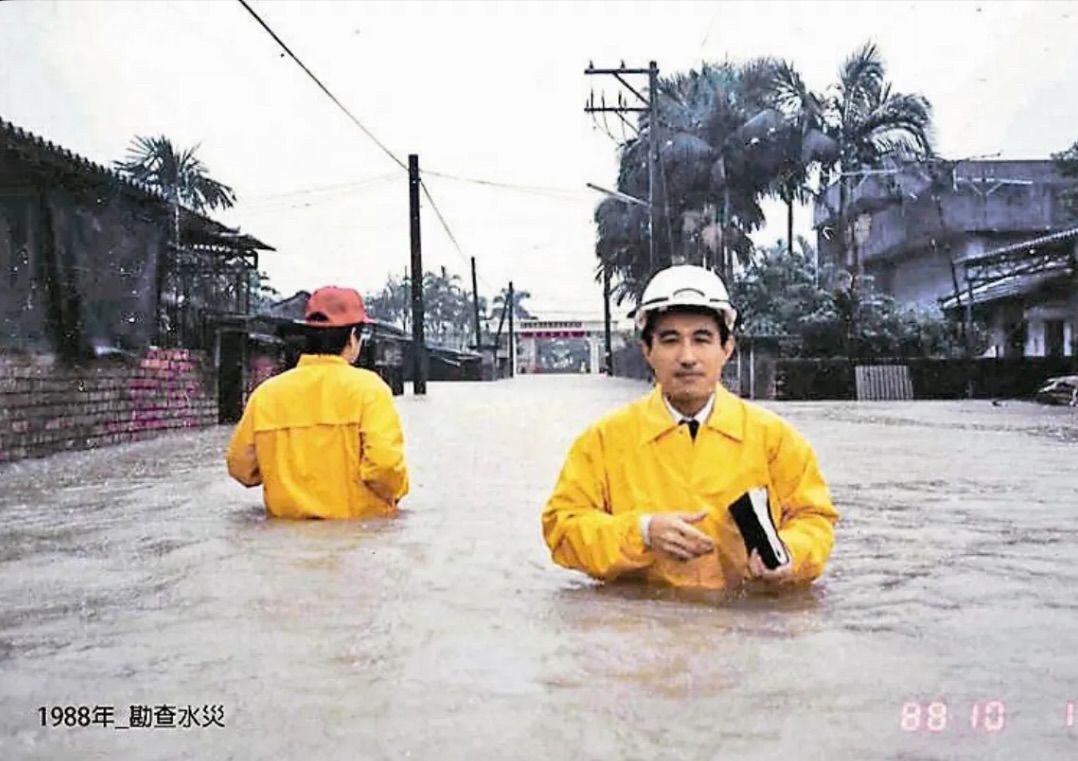 宜蘭大淹水!陳定南37年前「水深及腰勘災」 在地人:又懷念他了