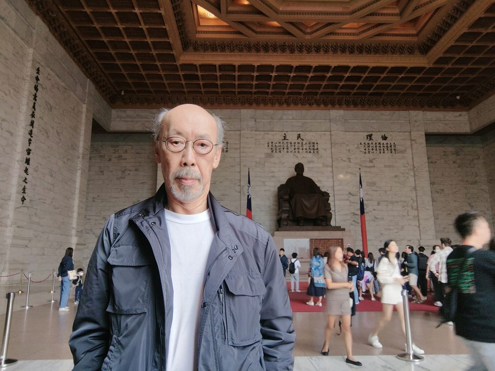 馮淬帆化煙長眠金門「守護中華民國」 告別式杜琪峯冒雨送別