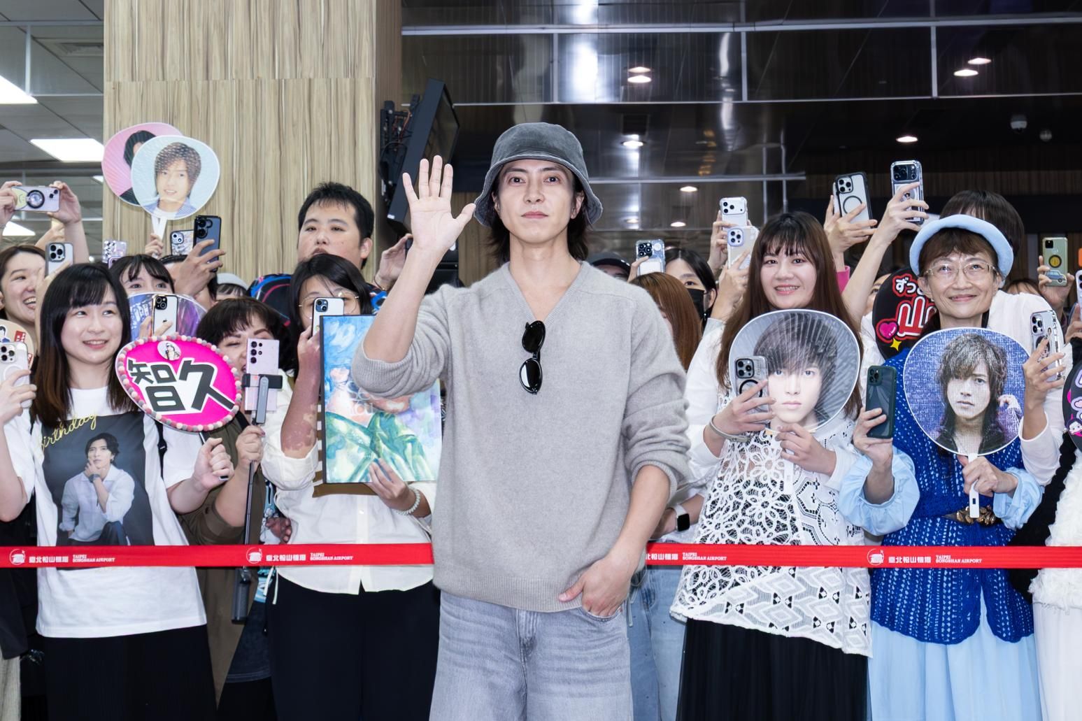 男神山下智久來了!明連辦3場見面會 700名粉絲熱情接機