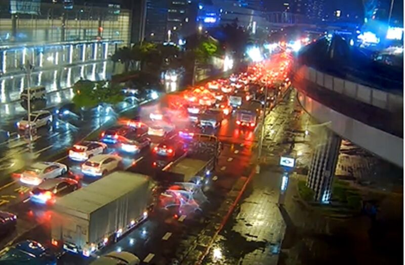 南港汐止大塞車原因曝光 蝴蝶效應讓駕駛卡在停車場2小時