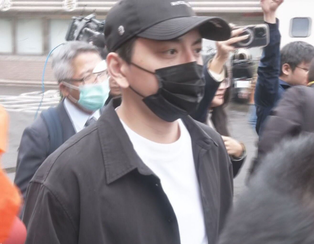 王大陸360萬盤子價閃兵還殺過價 出庭忘帶身分證獲天兵認證