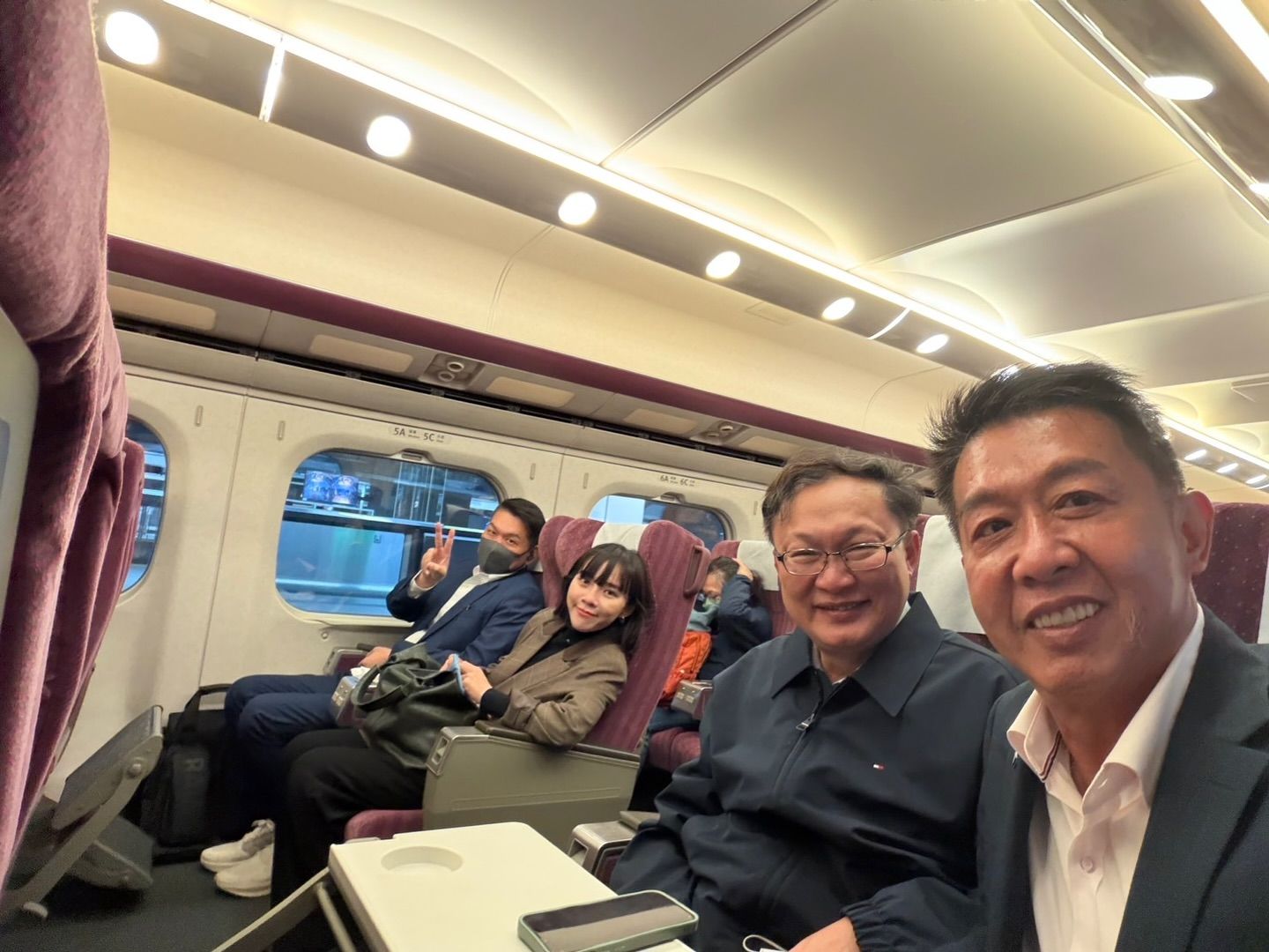 網酸綠委商務艙、黃國昌站自由座 陳柏惟經驗談:可能忘記買票