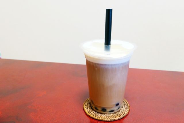 喝手搖吸到小蟑螂!民眾反胃嘔吐 日出茶太:門市已消毒清潔