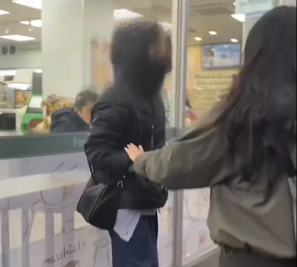桃園中壢出現砸雞蛋怪人?她與女大生爆衝突 驚動警方到場 h54gh5wr