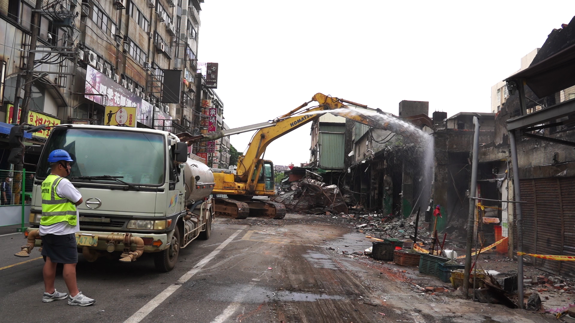 桃園南門市場啟動災損區域拆除工程 預計明年1月初原地重建完成 vs251117 008