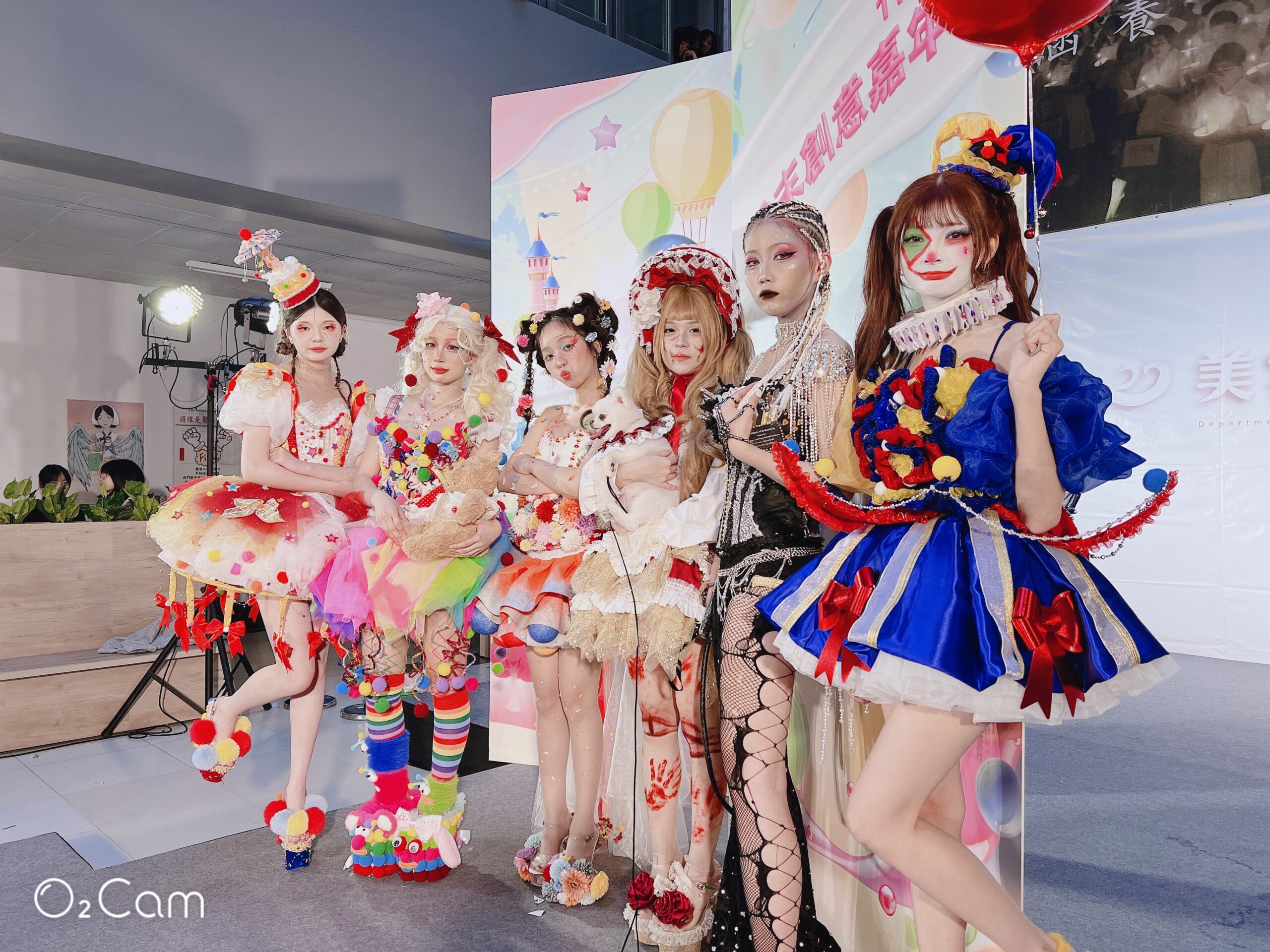 圖說二：美容科嘉年華活動由學生全程自主策劃與執行，從服裝設計、妝髮造型到舞台表 0 scaled