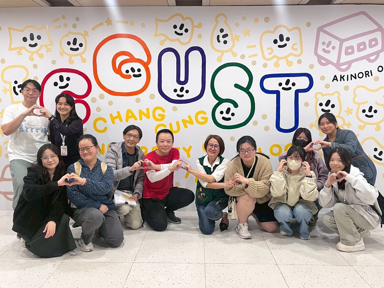 日本知名藝術家大石曉規來台 攜手長庚科大推動「微笑符號點亮校園」 圖說五 0