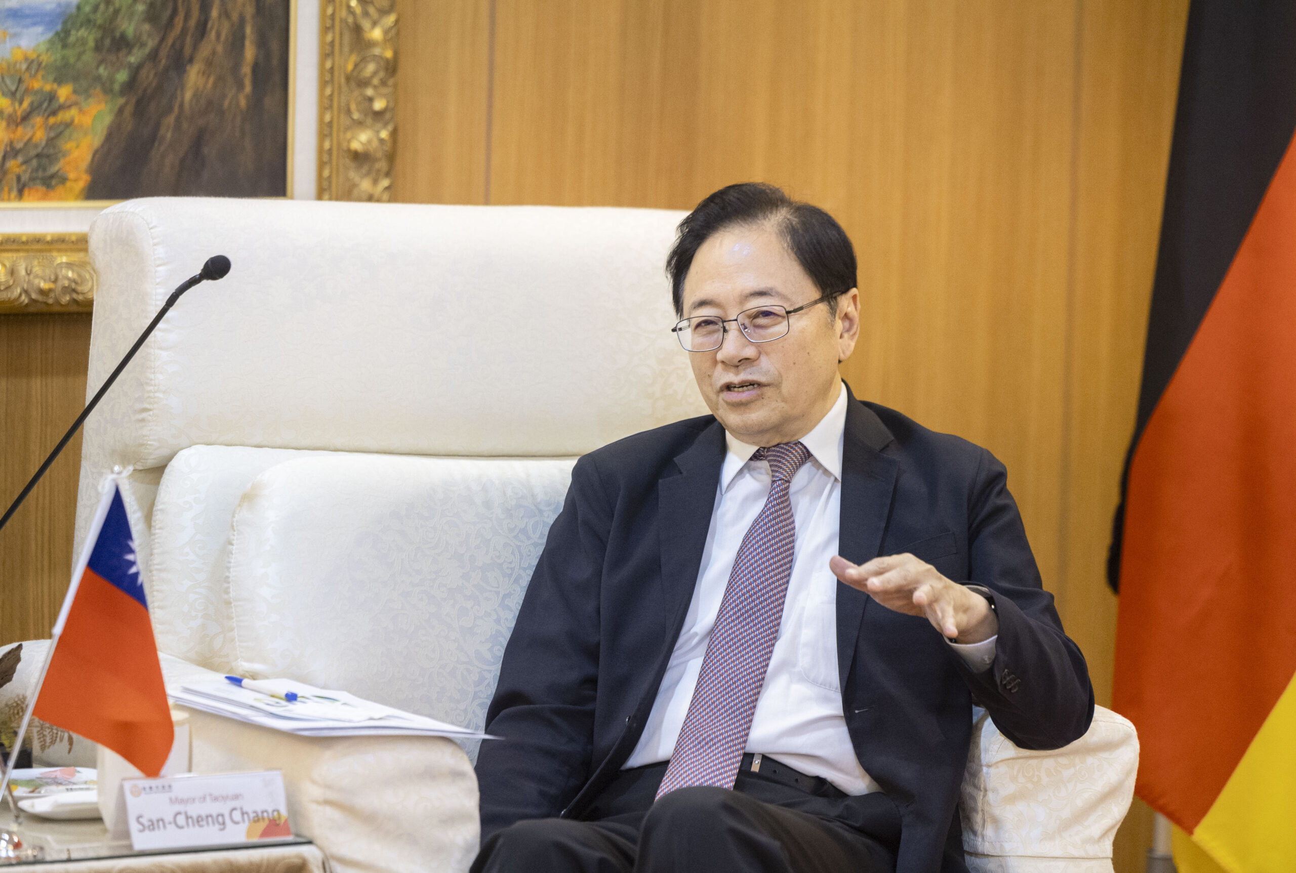 張市長相信未來在狄處長和蘭處長的協助下，德國和桃園的關係及合作一定會更加密切。 0 scaled