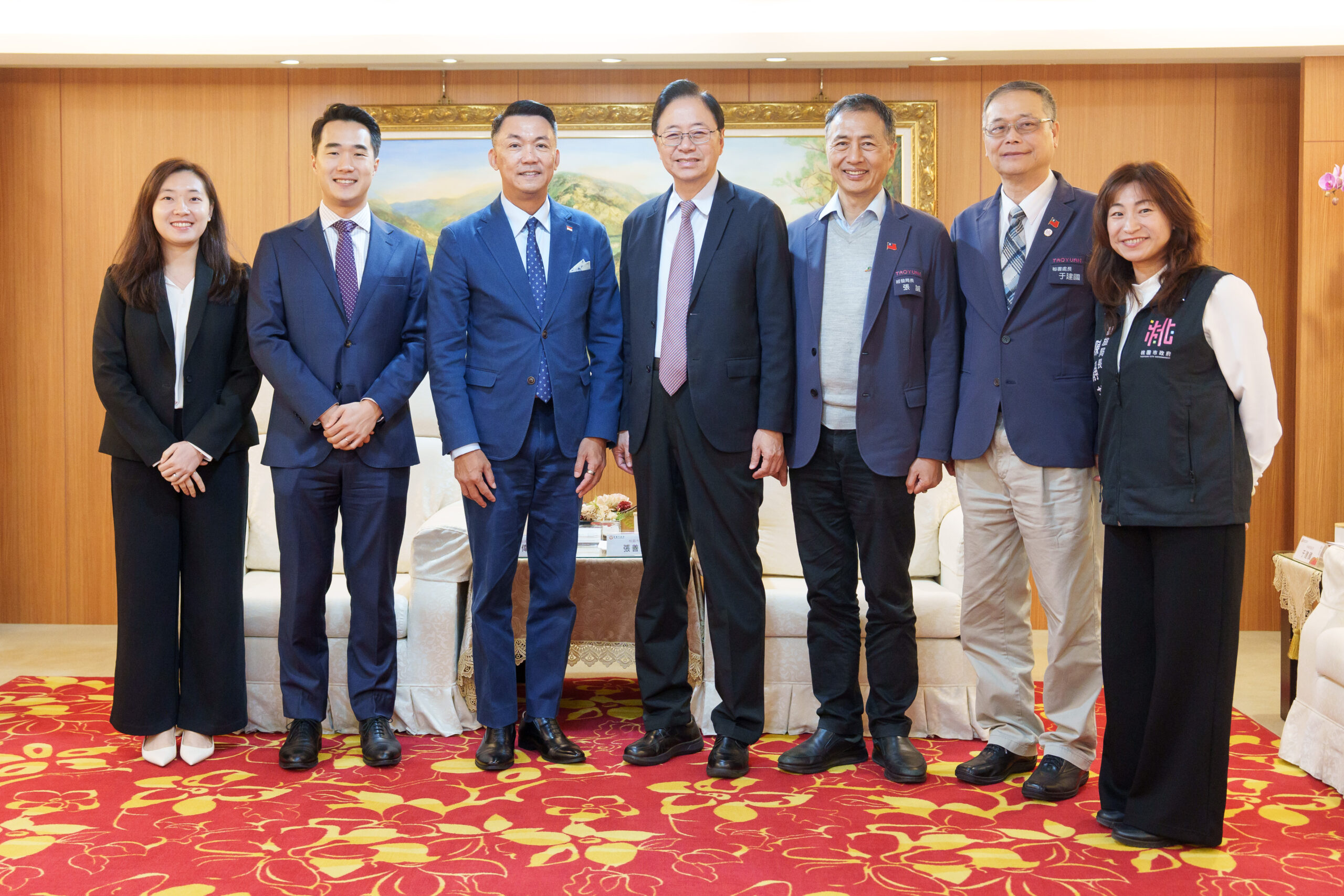 新加坡駐台代表訪桃園 盼深化科技、AI發展及經貿領域合作 新加坡駐台代表葉偉傑離任前夕辭行 活動合影 0 scaled