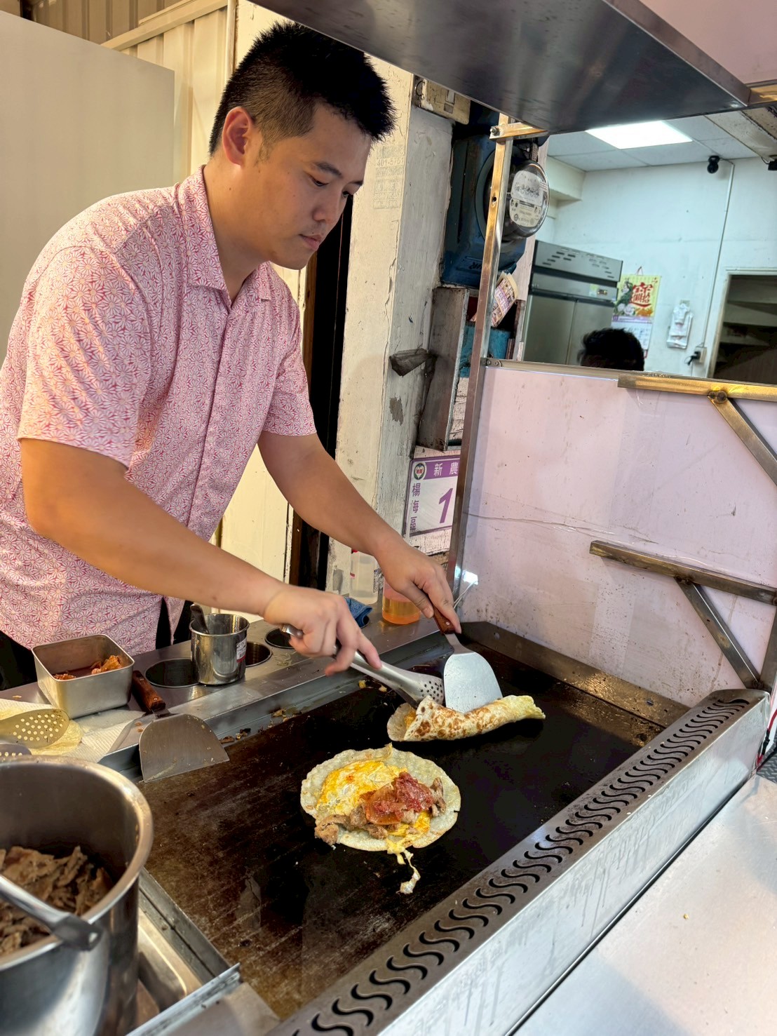 02王先生原於表哥位於中壢的早午餐店「福飽飽」學習早午餐手藝，透過青年局創業資源，