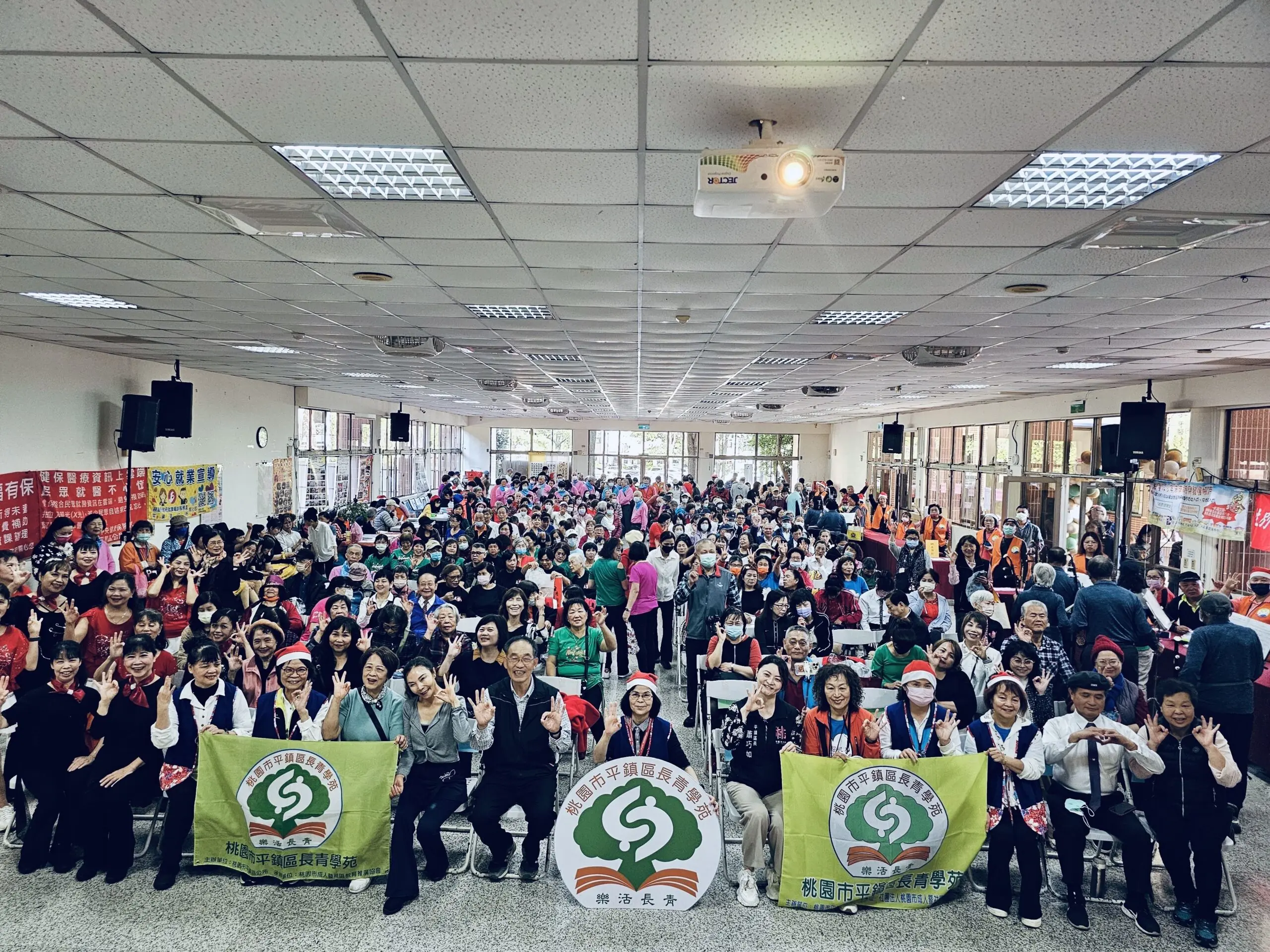 平鎮長青學苑舉辦成果展 逾500名師生熱情交流 平鎮長青學苑舉辦成果展 逾500名師生熱情交流