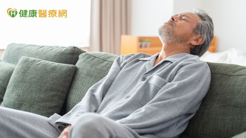 頭暈3個月查不出原因 醫一看舌頭揪出「營養缺乏警訊」