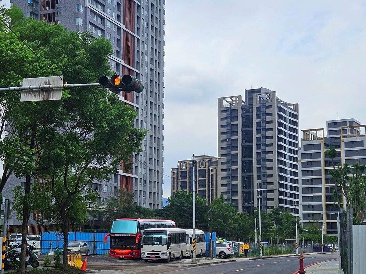 新北「房市重鎮」交易減少破百棟 房價仍難下降?他曝區域優勢