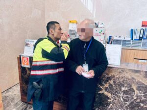 8旬翁突發失智中壢社宅內徘徊 胸前「這物」成功助他回家