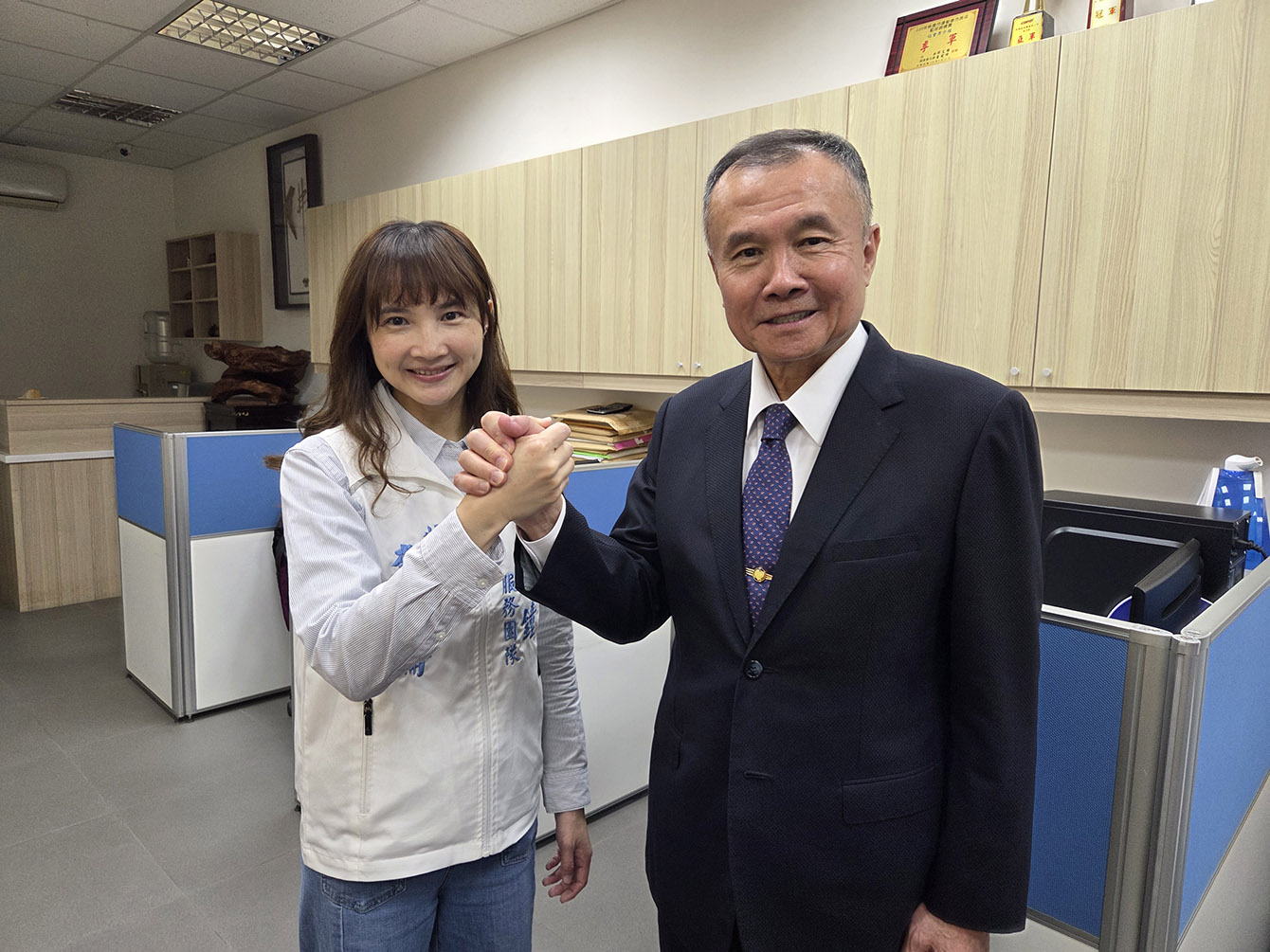 李曉鐘34年紮根桃園交棒 李凱倫接手服務團隊衝刺2026