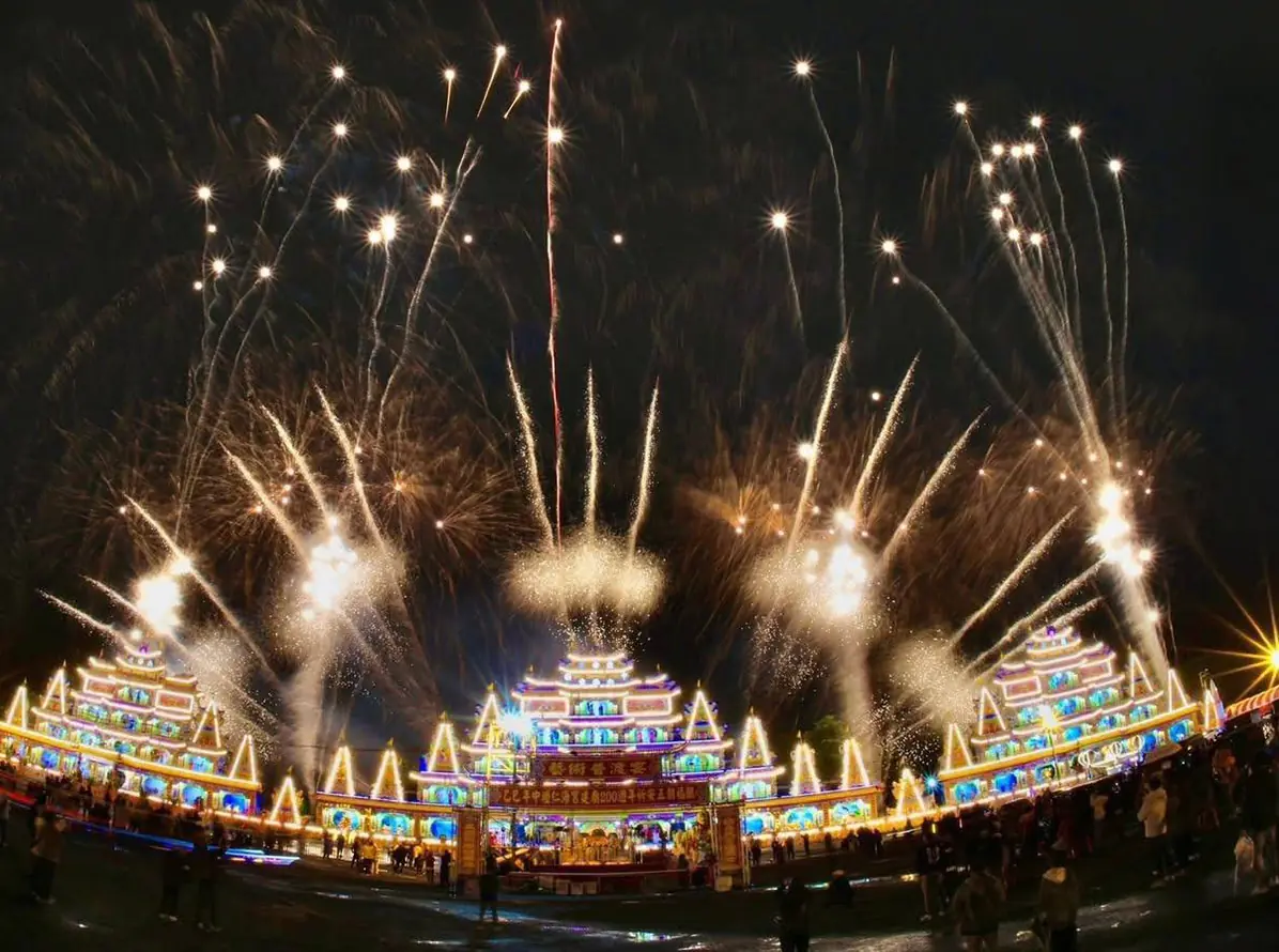 中壢仁海宮200周年祈安五朝福醮慶典今晚迎高潮 200秒煙火閃耀夜空 中壢仁海宮200周年祈安五朝福醮慶典今晚迎高潮 200秒煙火閃耀夜空