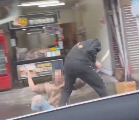 經濟問題引爆口角!龜山父竟持彎刀、鐵棍砍兒 雙方掛彩送醫 1767175651909 0