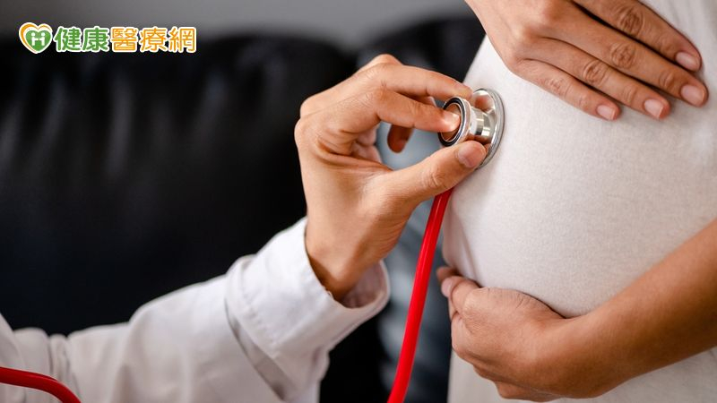 10週長大4倍!女嬰帶16公分「大球」出生 竟是罕見畸胎瘤