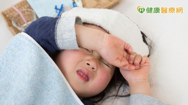孩子才退燒,又怕泌尿道感染復發?兒童腎臟科醫師提醒三大照護核心